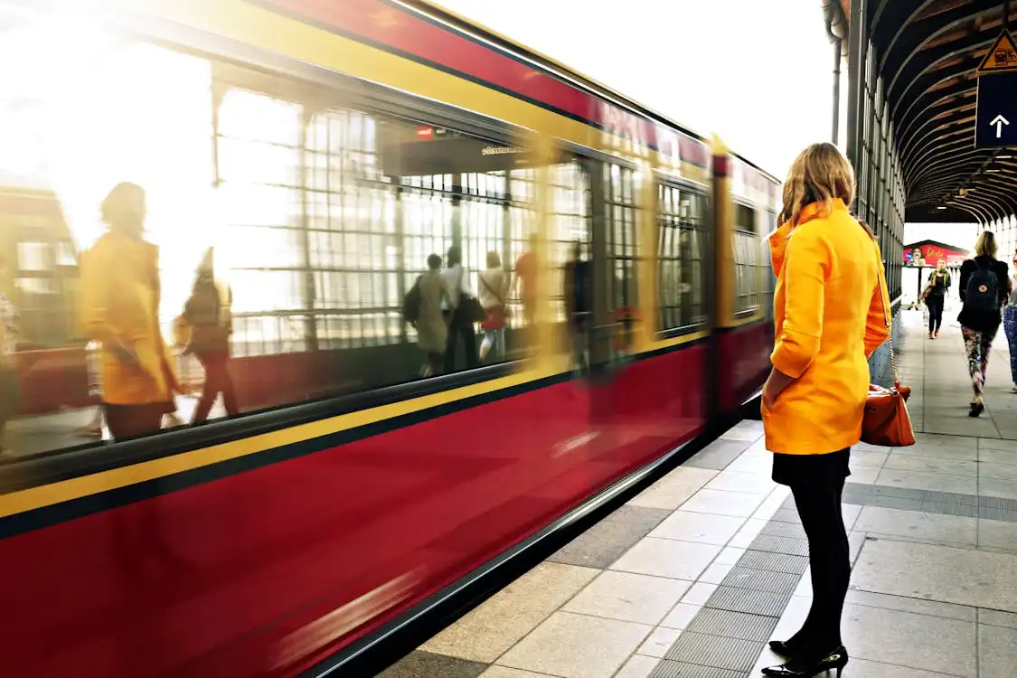 Dream of being on a crowded train and its hidden meaning